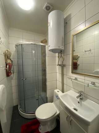 Апарт-отели Apart Hotel Винница Стандартный четырехместный номер-29