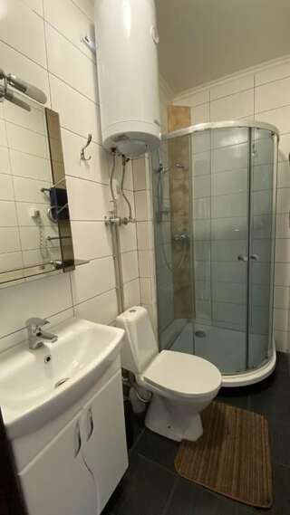 Апарт-отели Apart Hotel Винница Стандартный четырехместный номер-35